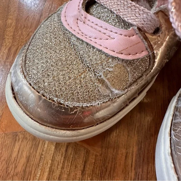OshKosh Metallic Gold High Top Sneakers Glitter Faux Fur Trim. Size Girl… - Picture 13 of 16